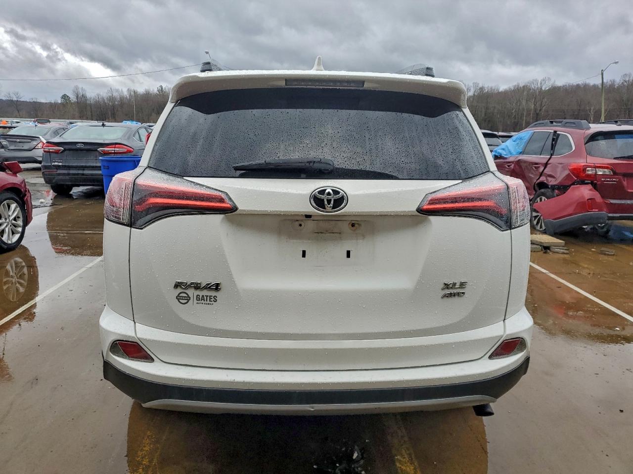 2017 TOYOTA RAV4 XLE photo 6