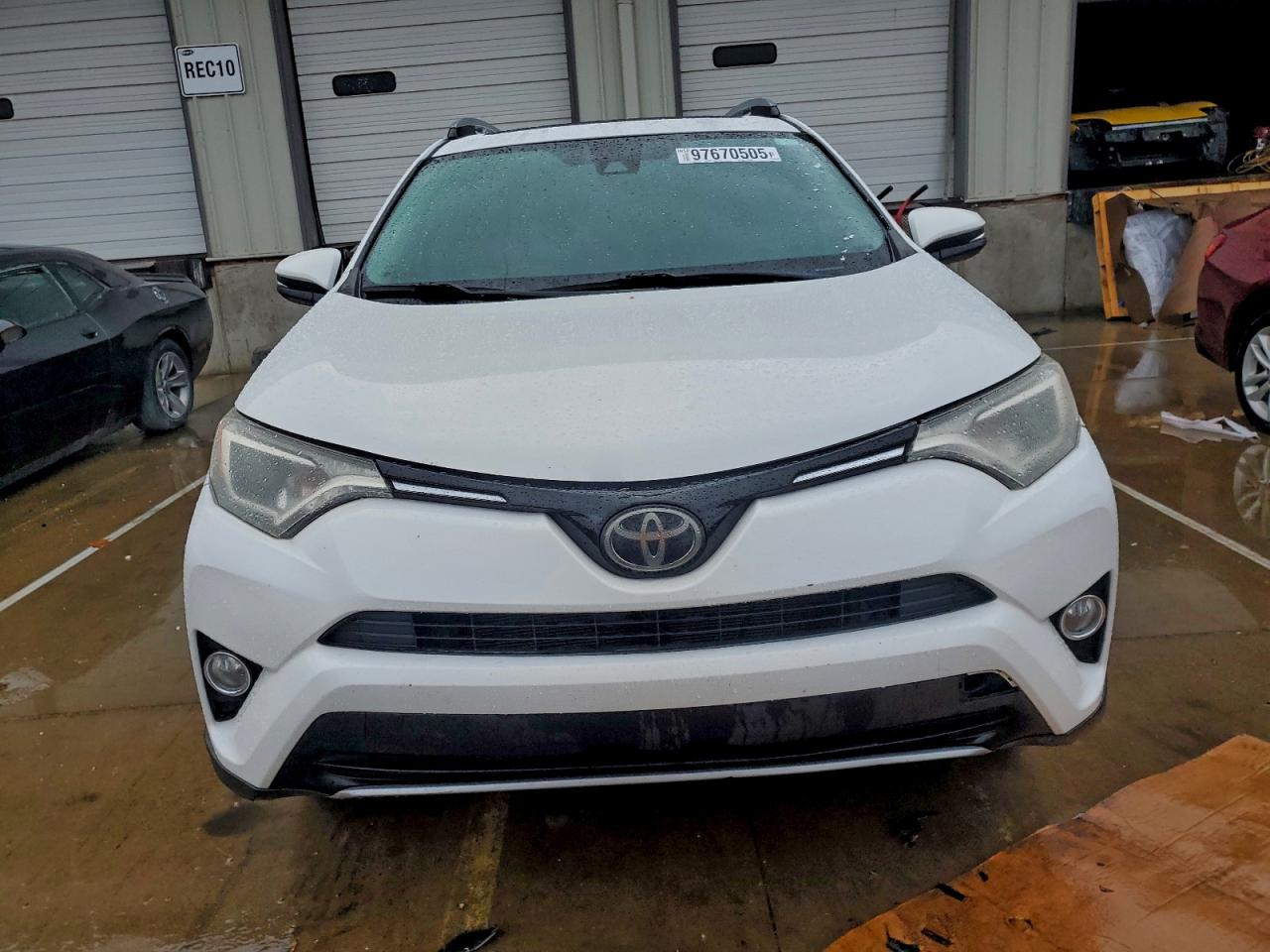 2017 TOYOTA RAV4 XLE photo 5