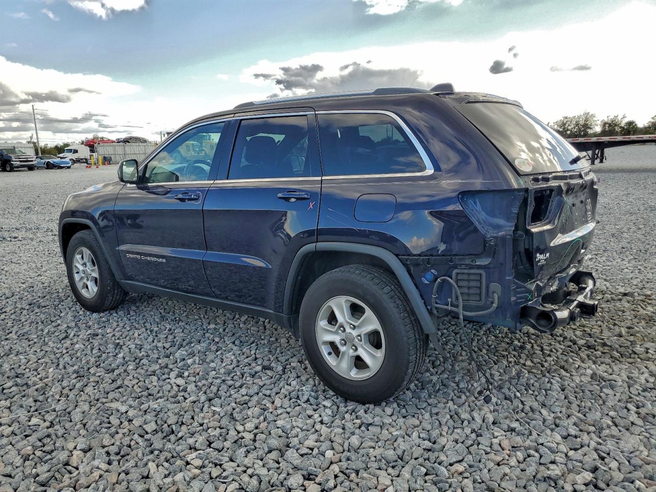 2015 JEEP GRAND CHEROKEE LAREDO photo 2