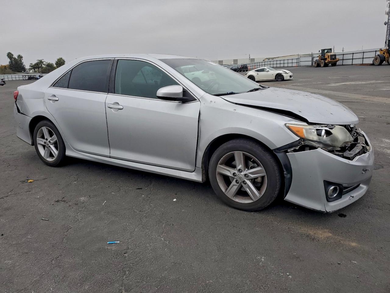 2014 TOYOTA CAMRY L photo 4