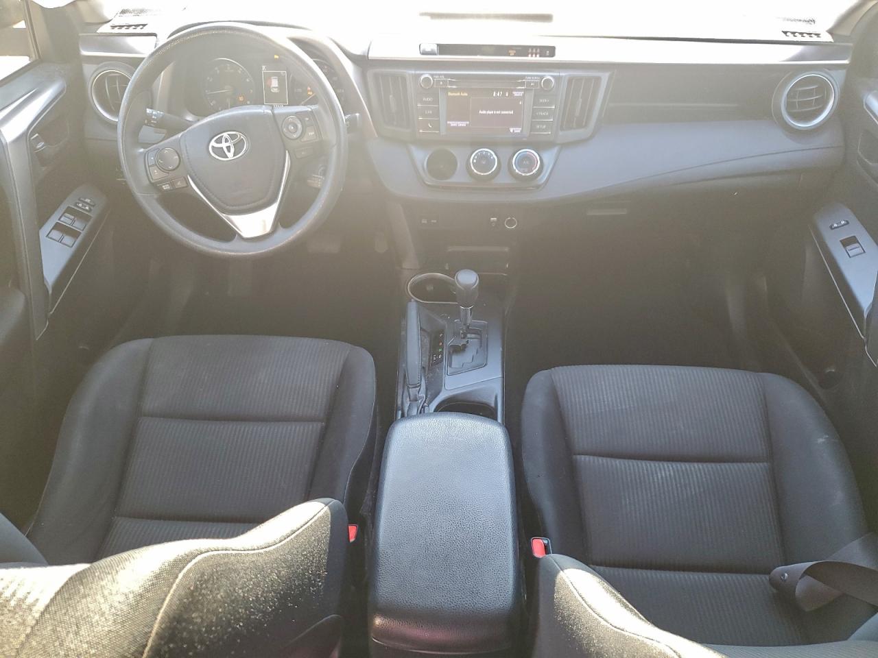 2018 TOYOTA RAV4 LE photo 8