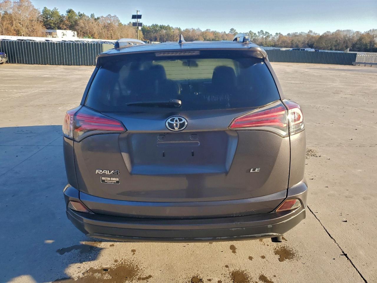 2018 TOYOTA RAV4 LE photo 6