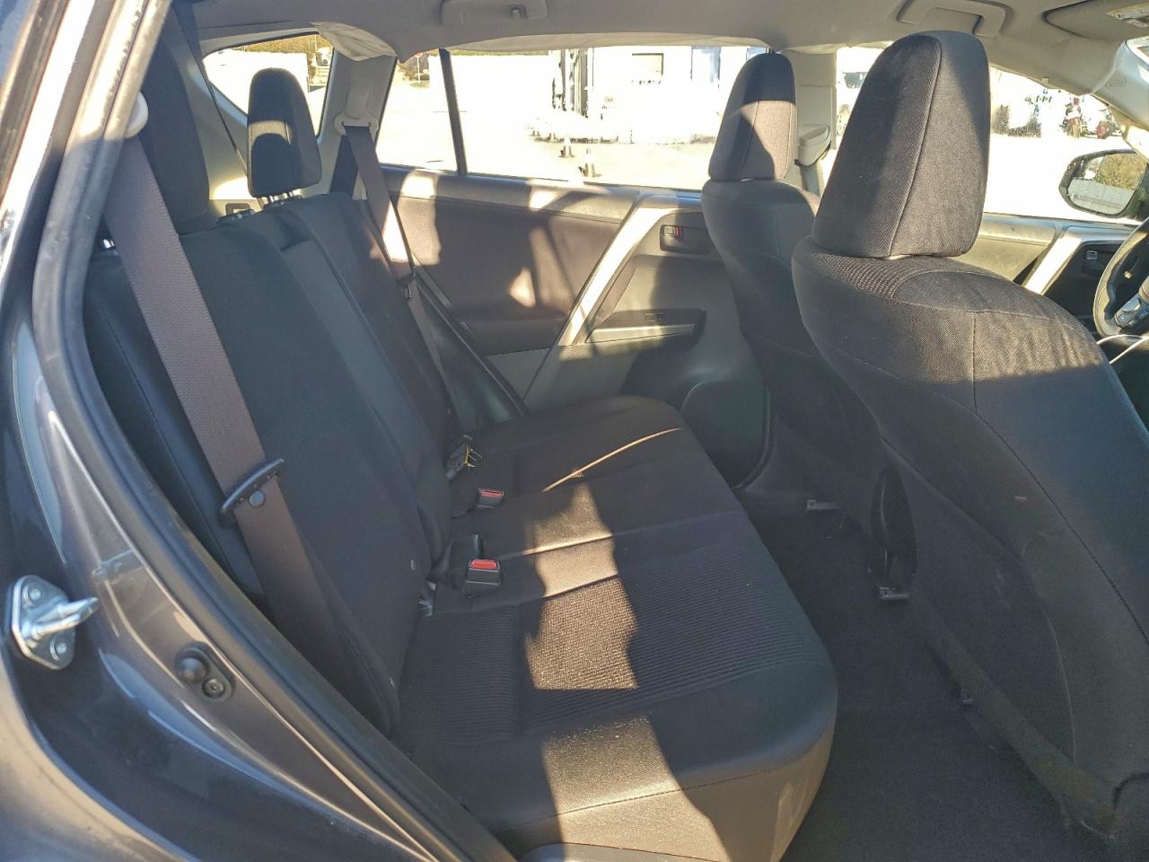 2018 TOYOTA RAV4 LE photo 11