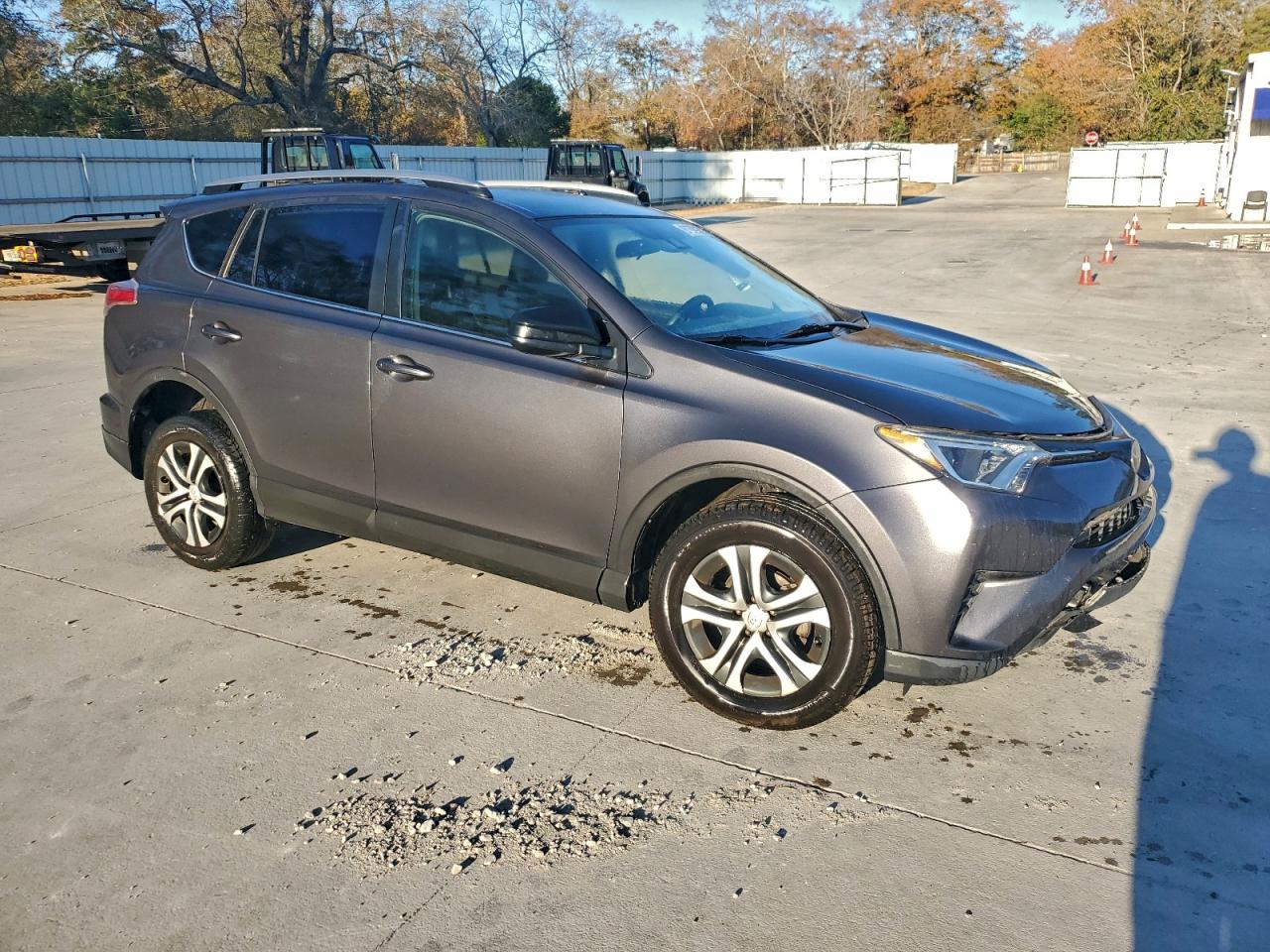 2018 TOYOTA RAV4 LE photo 4