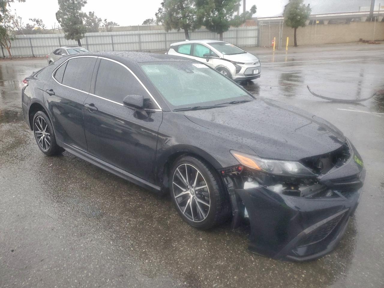 2021 TOYOTA CAMRY SE photo 4