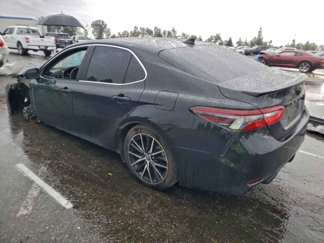 2021 TOYOTA CAMRY SE photo 2