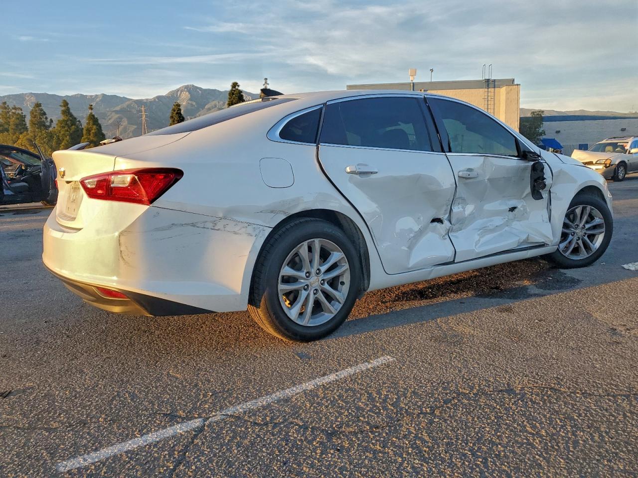 2017 CHEVROLET MALIBU LS photo 3