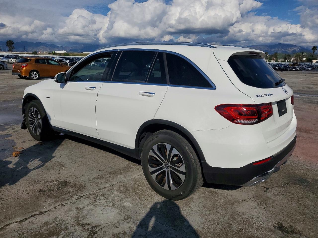 2020 MERCEDES-BENZ GLC 350E photo 2