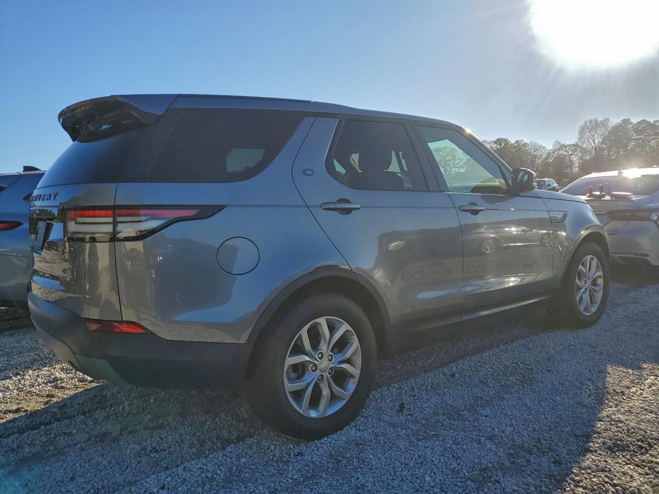 2020 LAND ROVER DISCOVERY SE photo 3