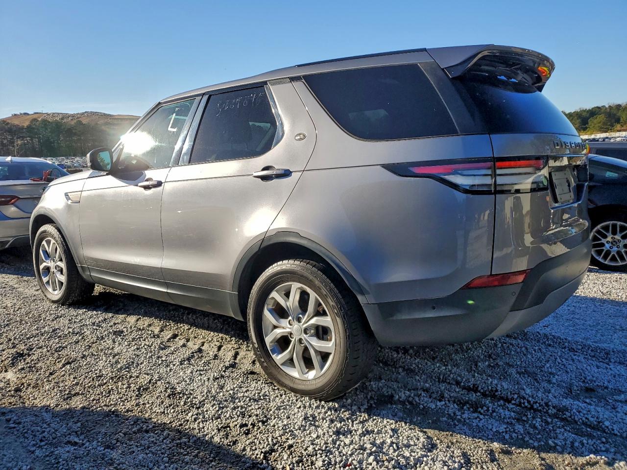 2020 LAND ROVER DISCOVERY SE photo 2