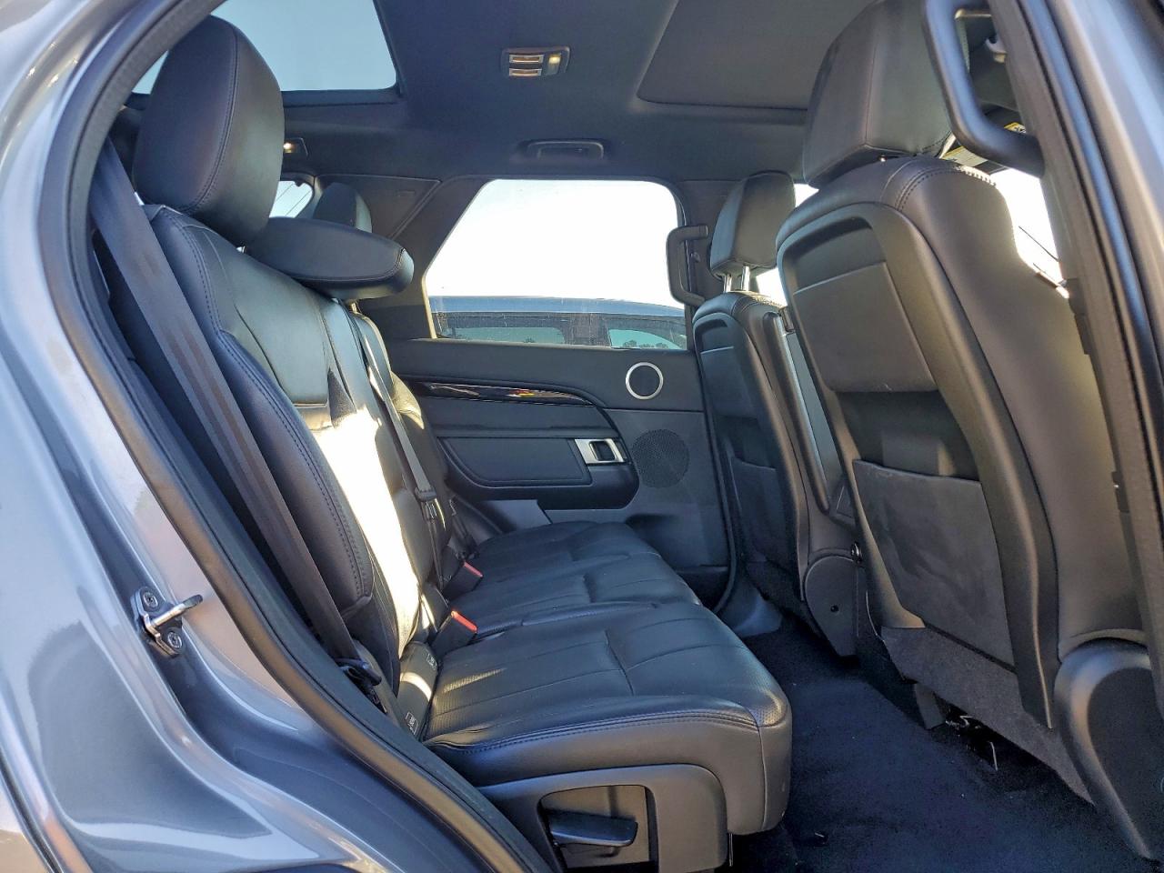 2020 LAND ROVER DISCOVERY SE photo 11