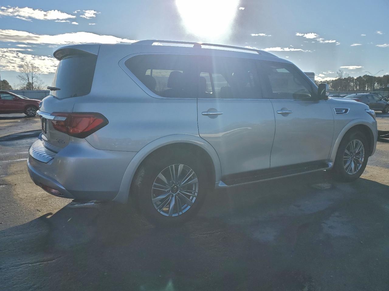 2021 INFINITI QX80 LUXE photo 3