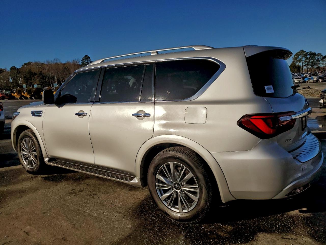 2021 INFINITI QX80 LUXE photo 2
