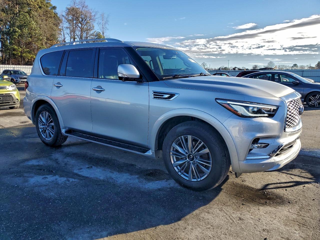 2021 INFINITI QX80 LUXE photo 4