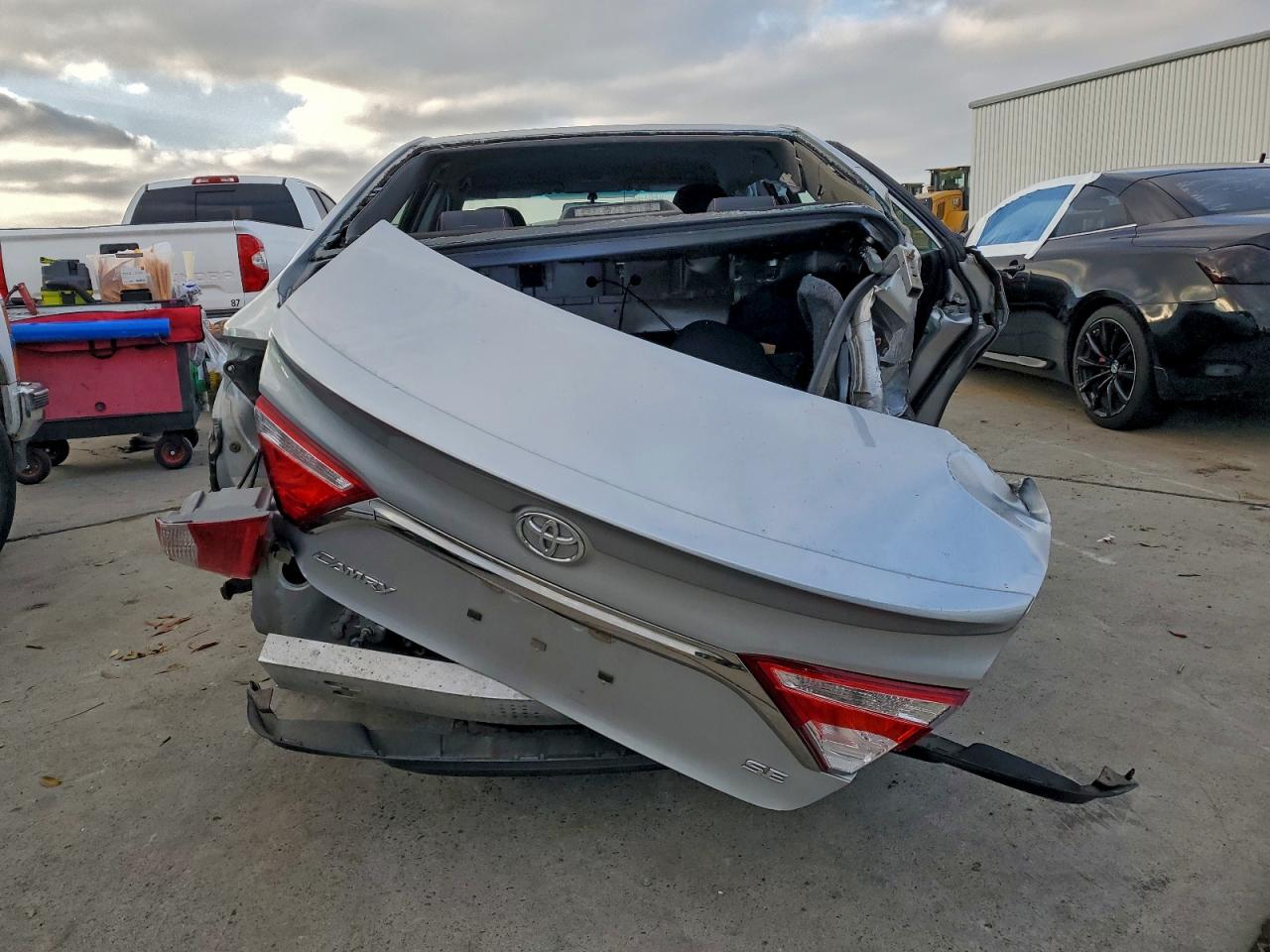 2017 TOYOTA CAMRY LE photo 6