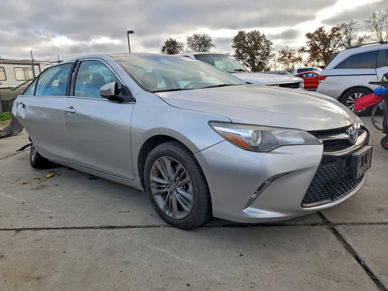 2017 TOYOTA CAMRY LE photo 4
