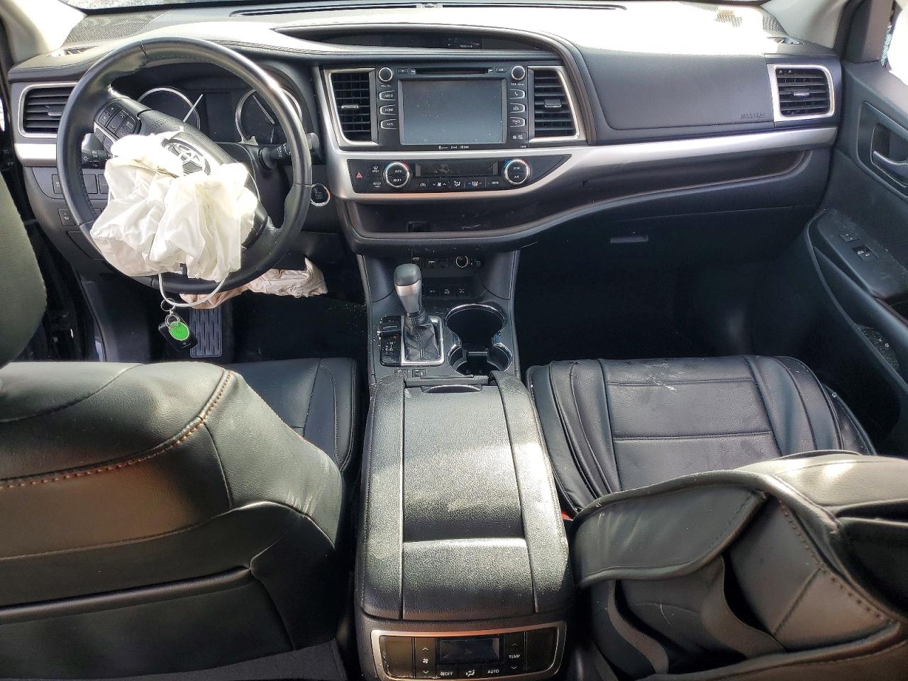 2019 TOYOTA HIGHLANDER photo 8