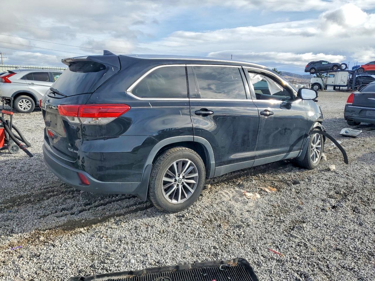 2019 TOYOTA HIGHLANDER photo 3