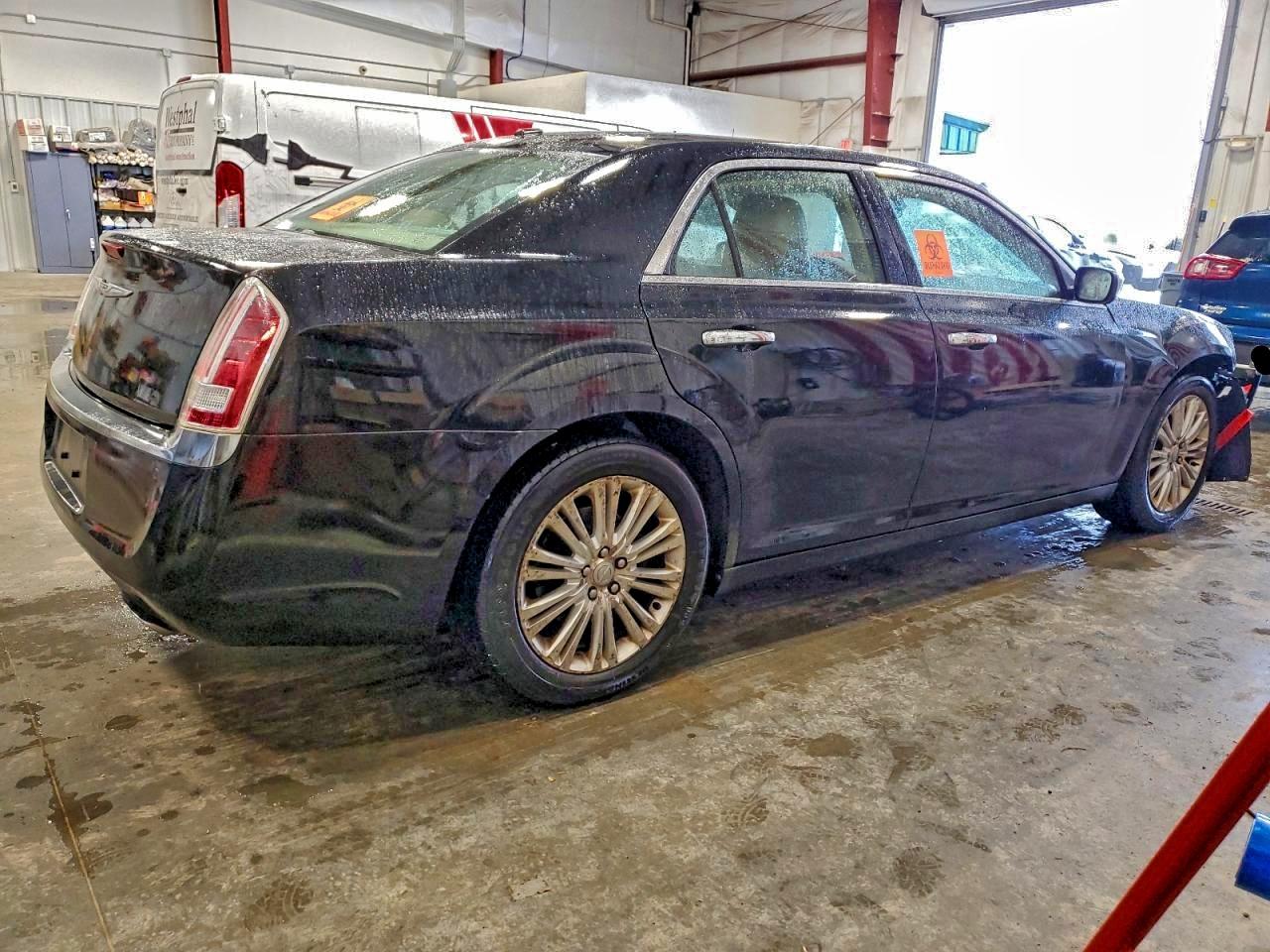 2013 CHRYSLER 300C photo 3