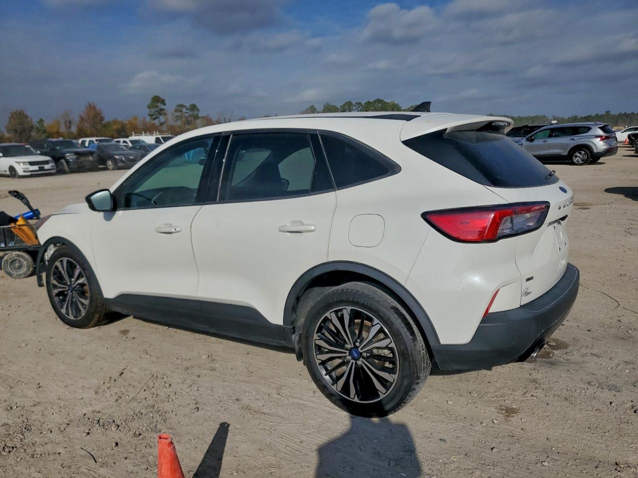 2022 FORD ESCAPE SE photo 2