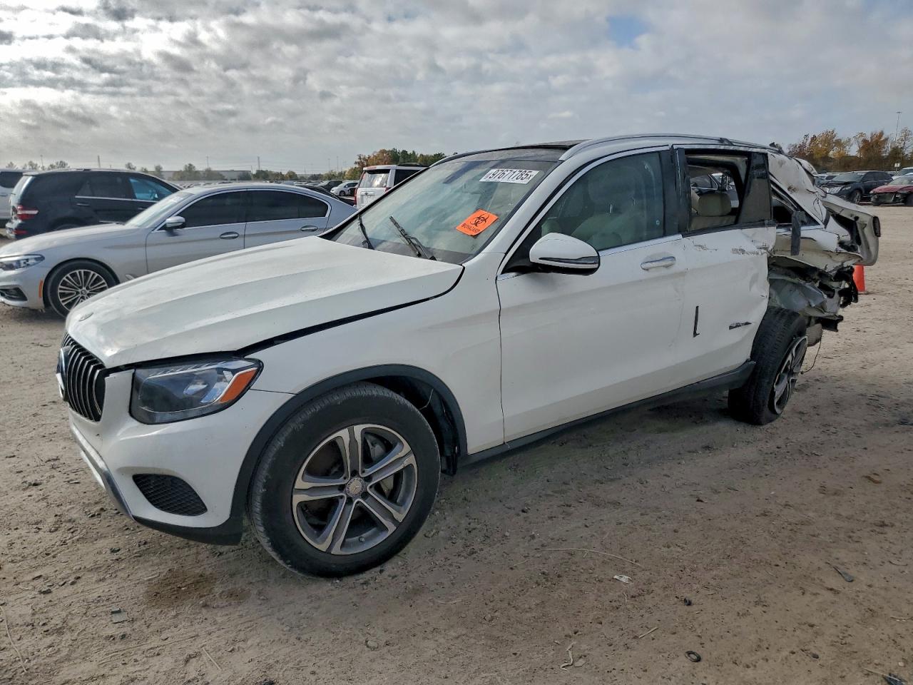 2017 MERCEDES-BENZ GLC