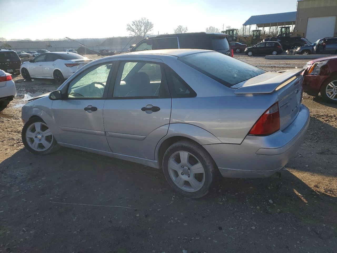 2005 FORD FOCUS ZX4 photo 2