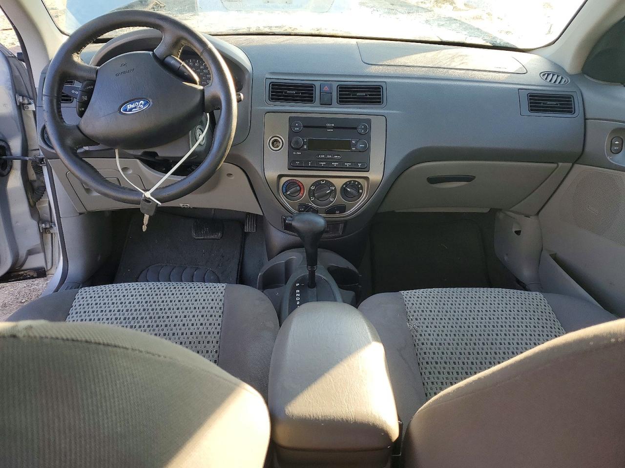 2005 FORD FOCUS ZX4 photo 8