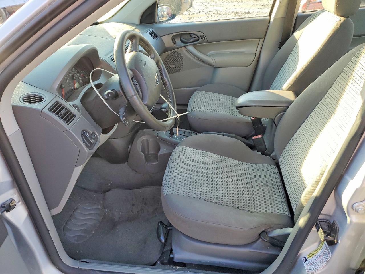 2005 FORD FOCUS ZX4 photo 7