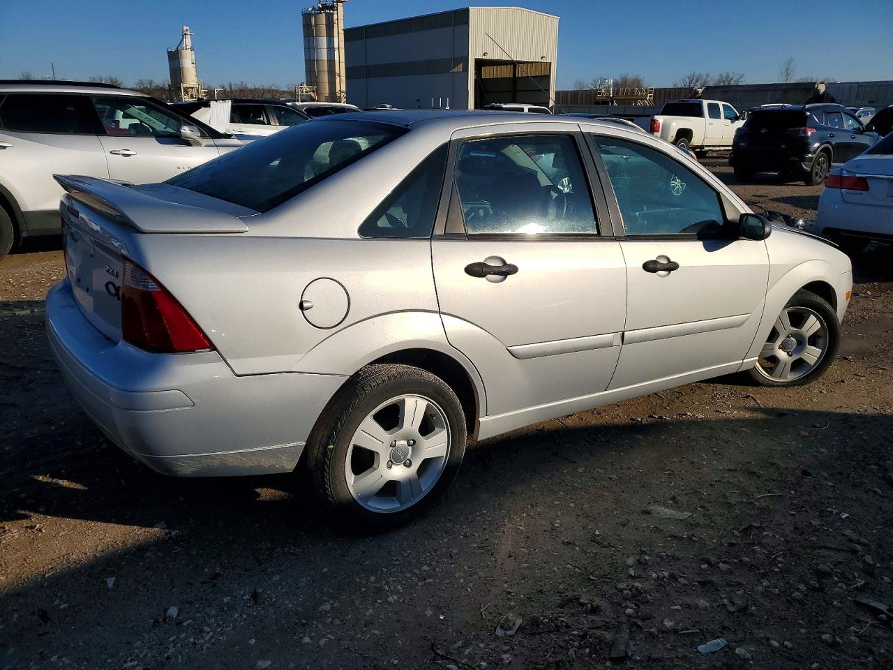 2005 FORD FOCUS ZX4 photo 3