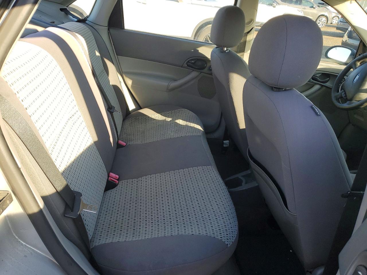2005 FORD FOCUS ZX4 photo 10
