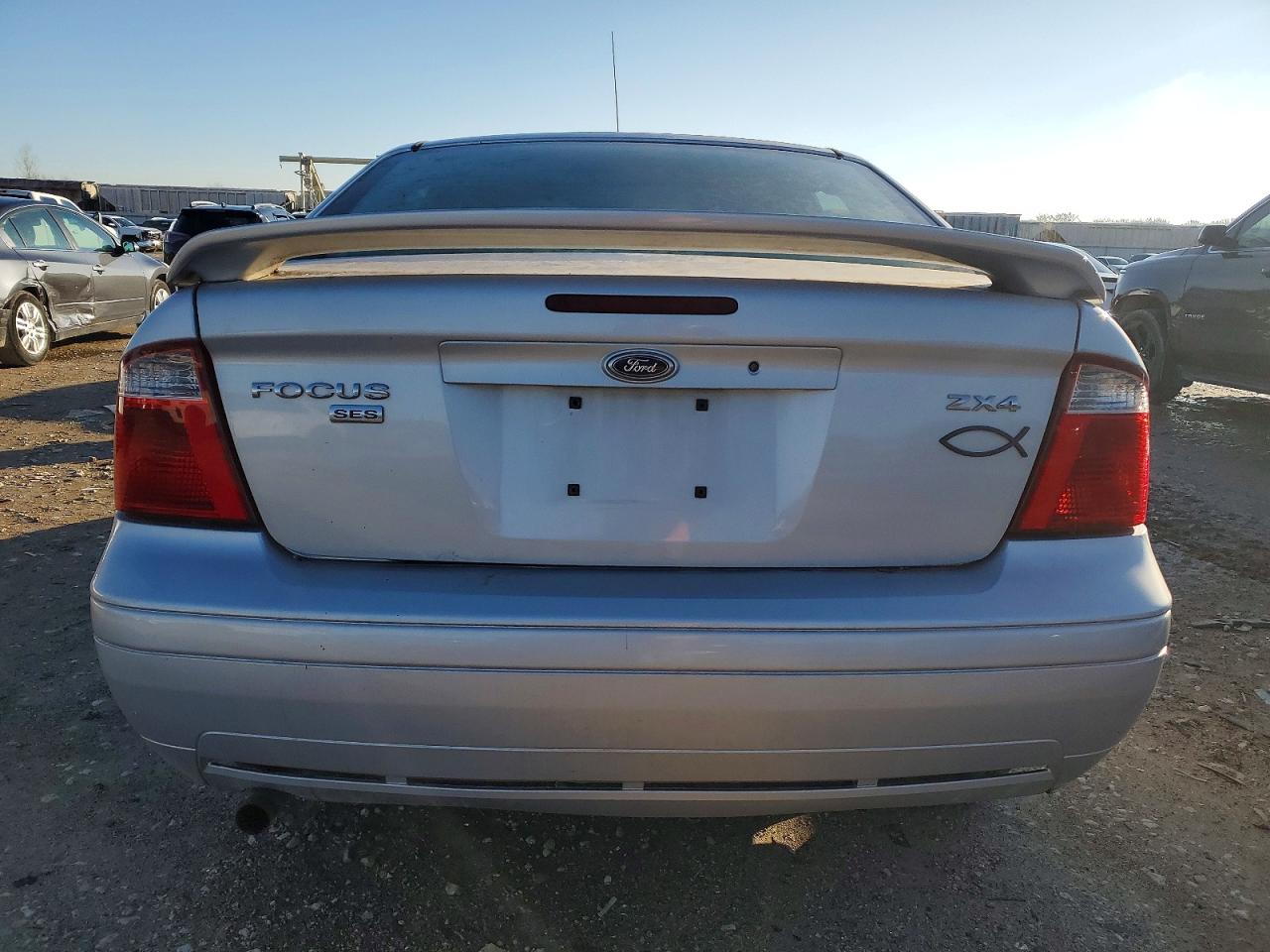 2005 FORD FOCUS ZX4 photo 6