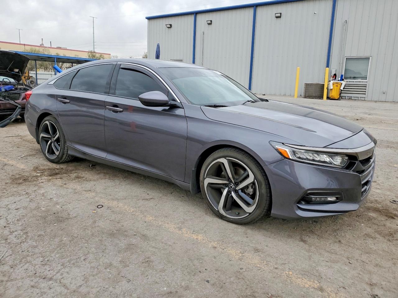 2018 HOND ACCORD photo 4