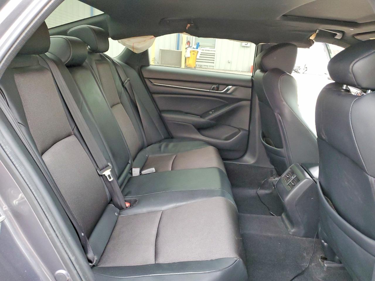2018 HOND ACCORD photo 10