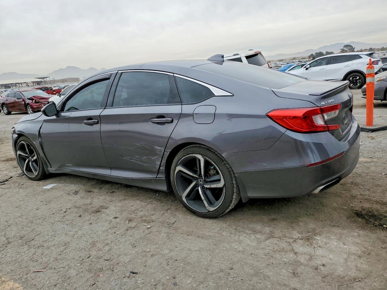2018 HOND ACCORD photo 2