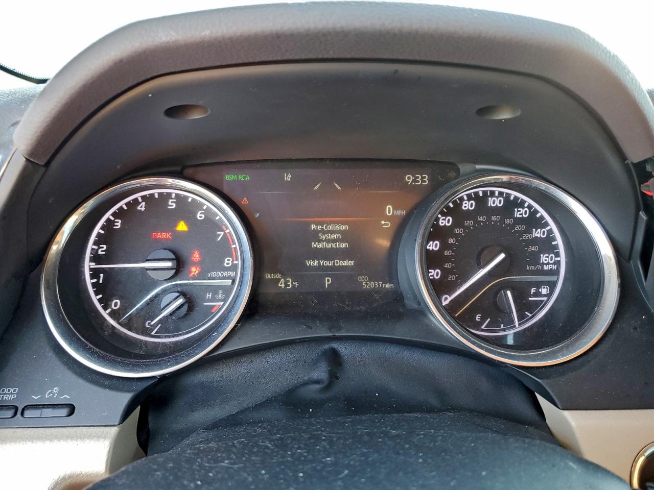 2020 TOYOTA CAMRY LE photo 9