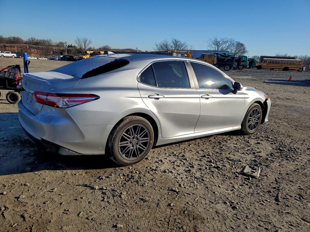 2020 TOYOTA CAMRY LE photo 3