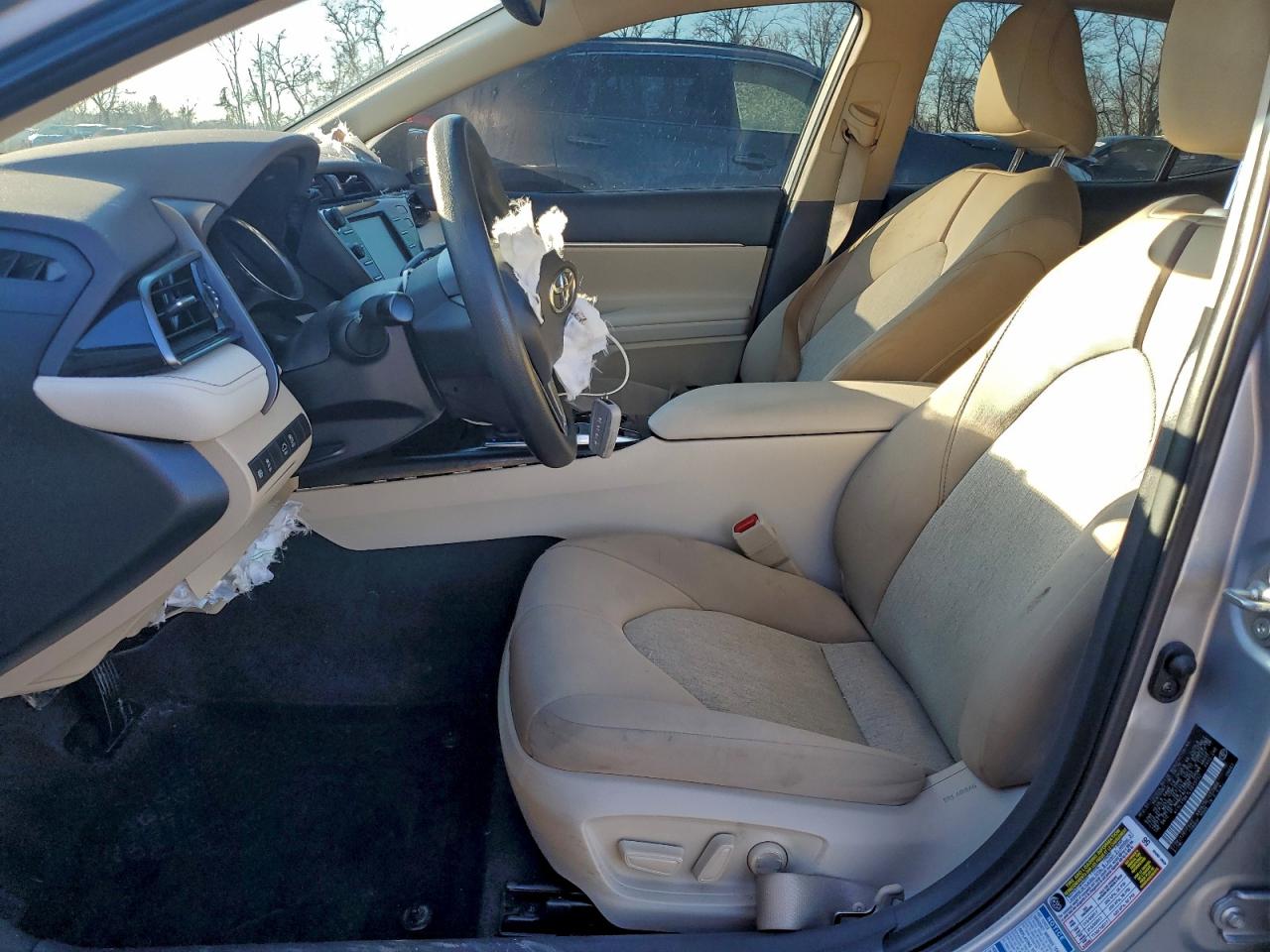 2020 TOYOTA CAMRY LE photo 7