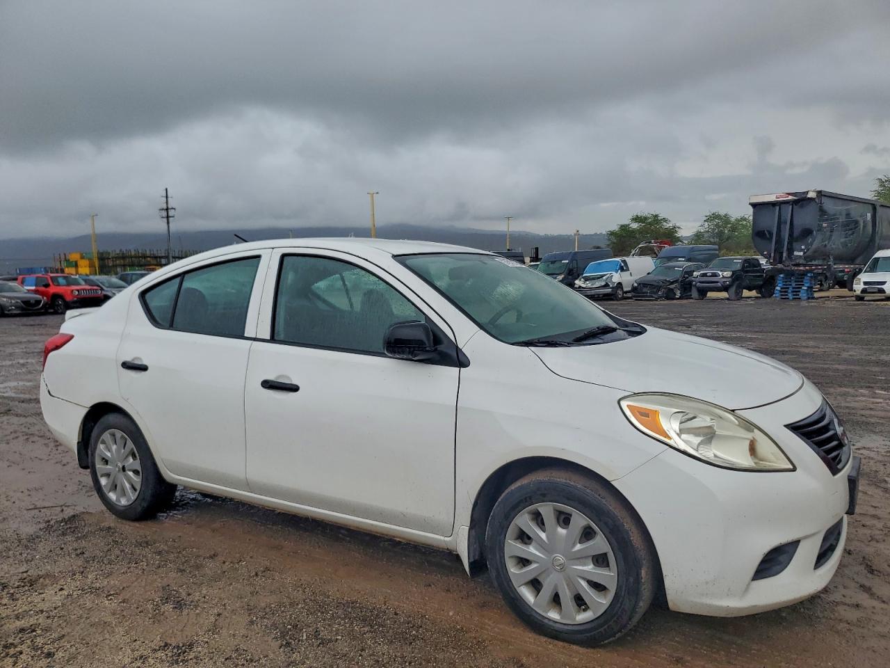 2014 NISSAN VERSA S photo 4