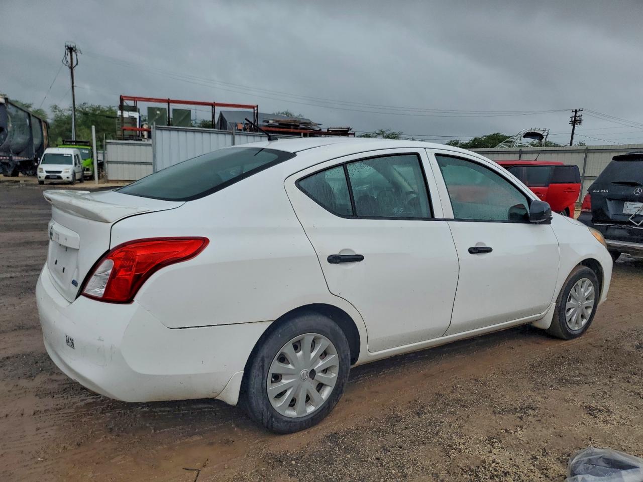 2014 NISSAN VERSA S photo 3