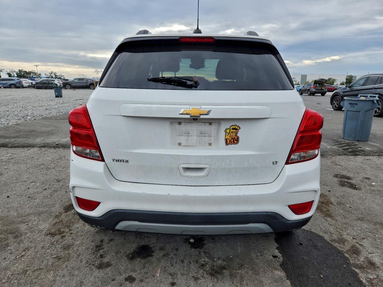 2018 CHEVROLET TRAX 1LT photo 6