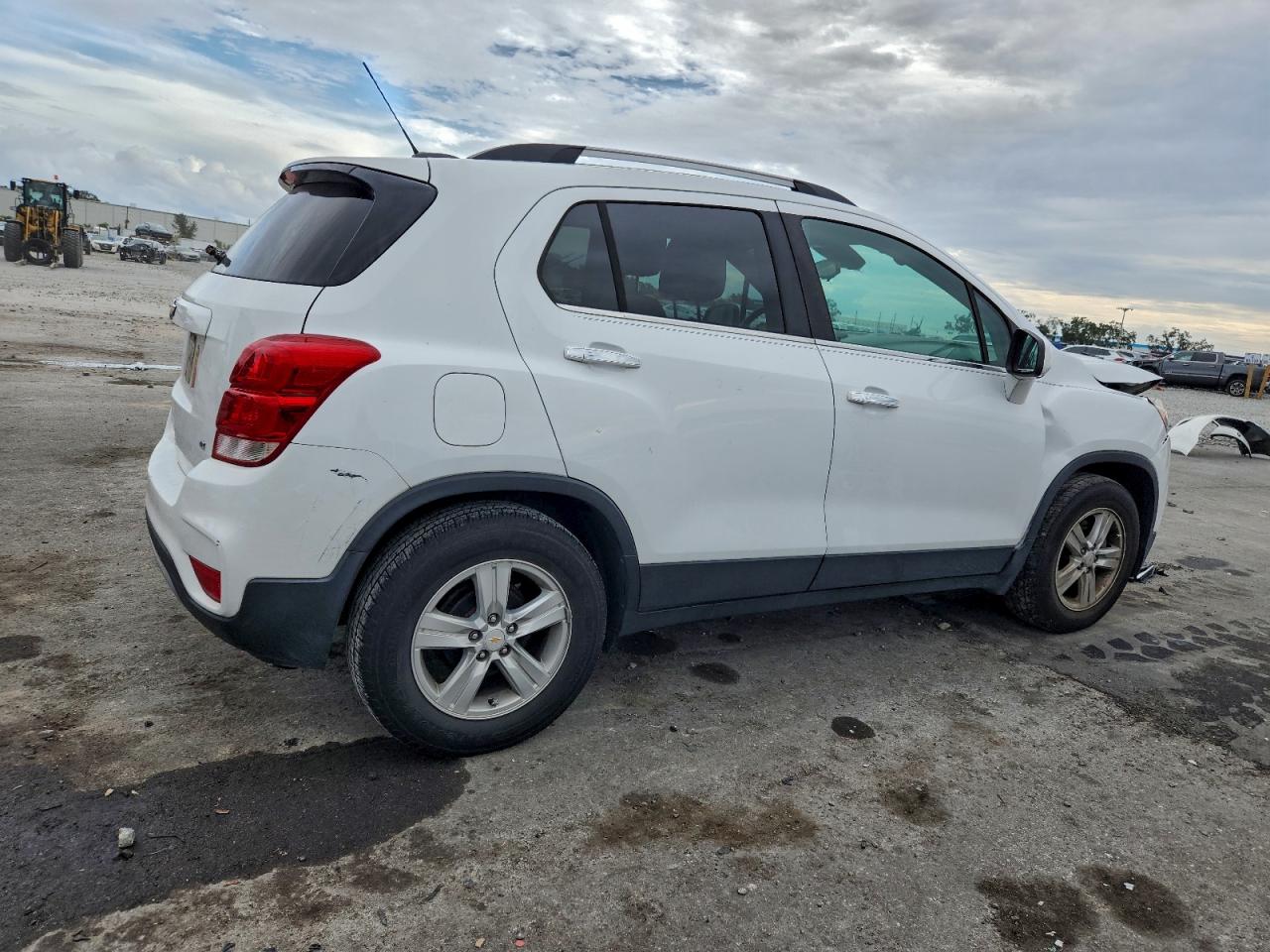 2018 CHEVROLET TRAX 1LT photo 3