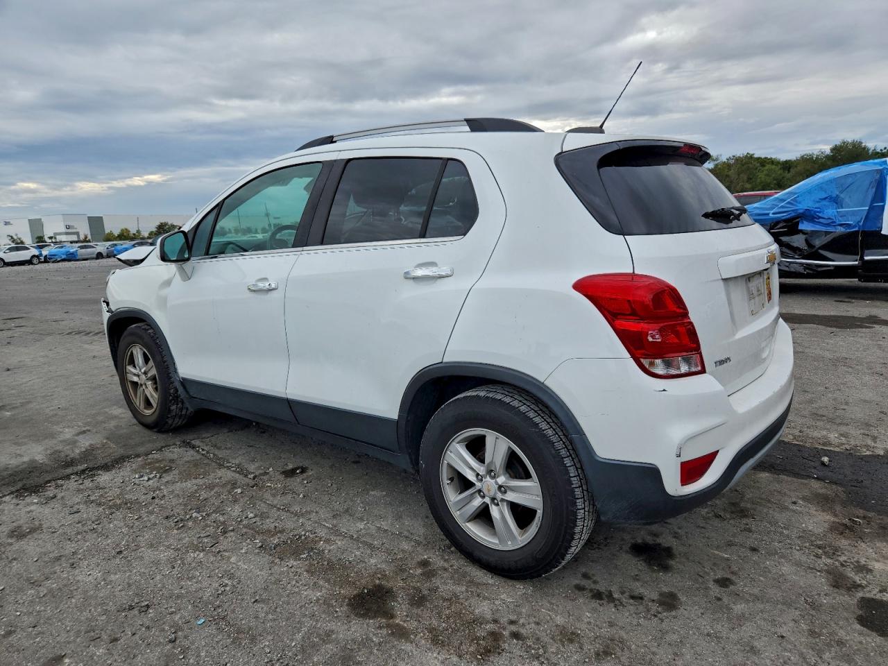 2018 CHEVROLET TRAX 1LT photo 2