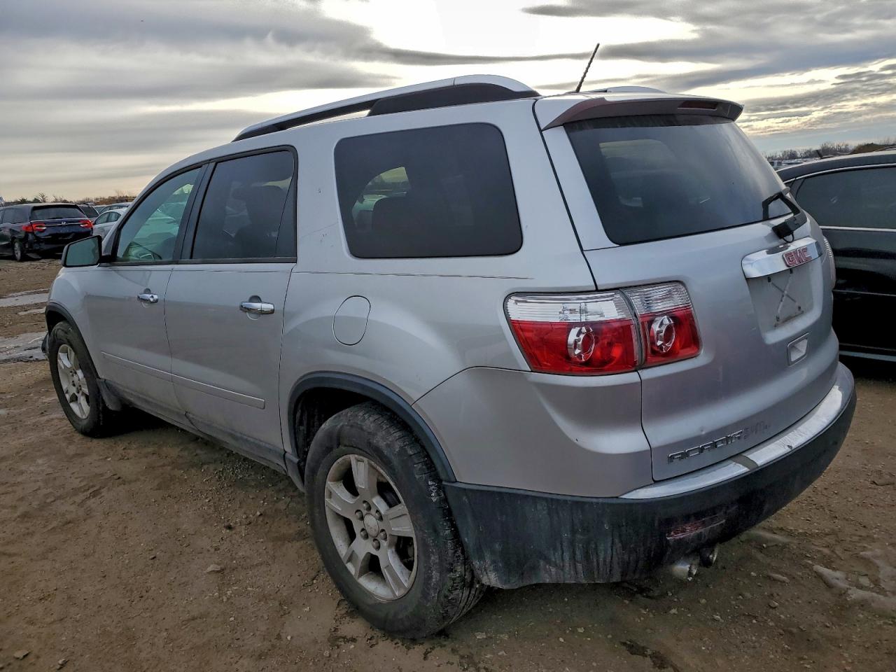 2009 GMC ACADIA SLE photo 2