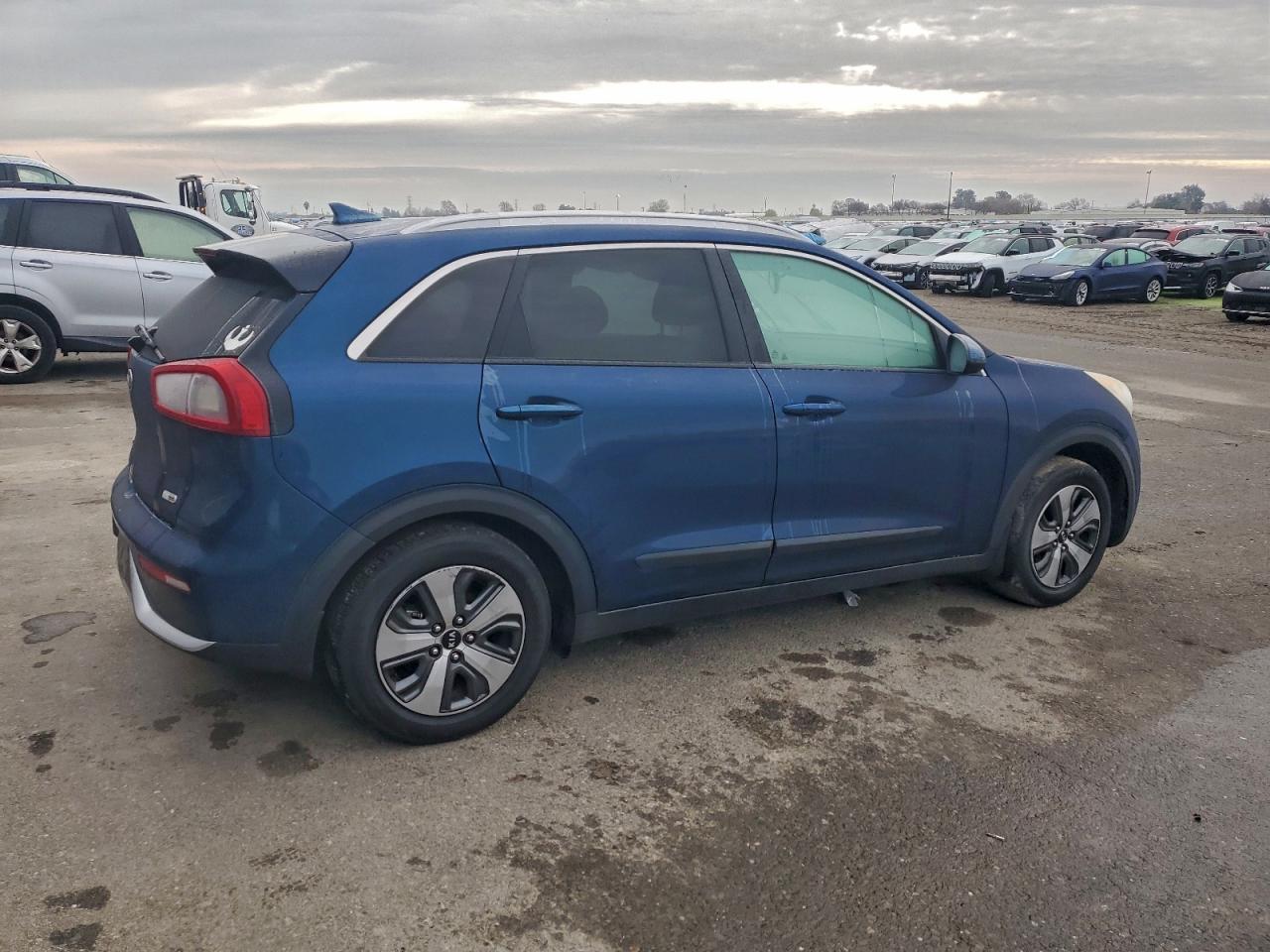 2017 KIA NIRO FE photo 3