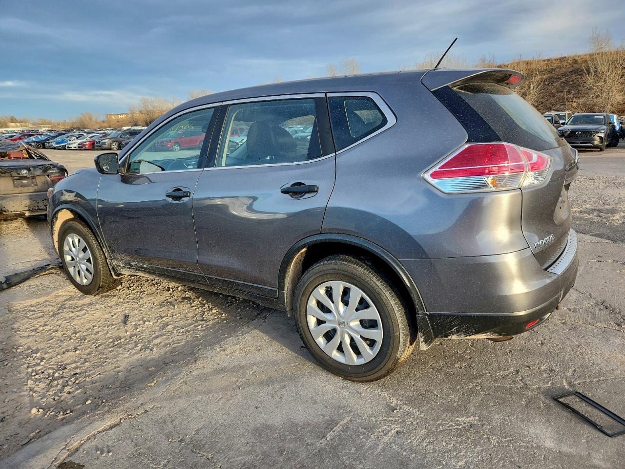 2016 NISSAN ROGUE S photo 2