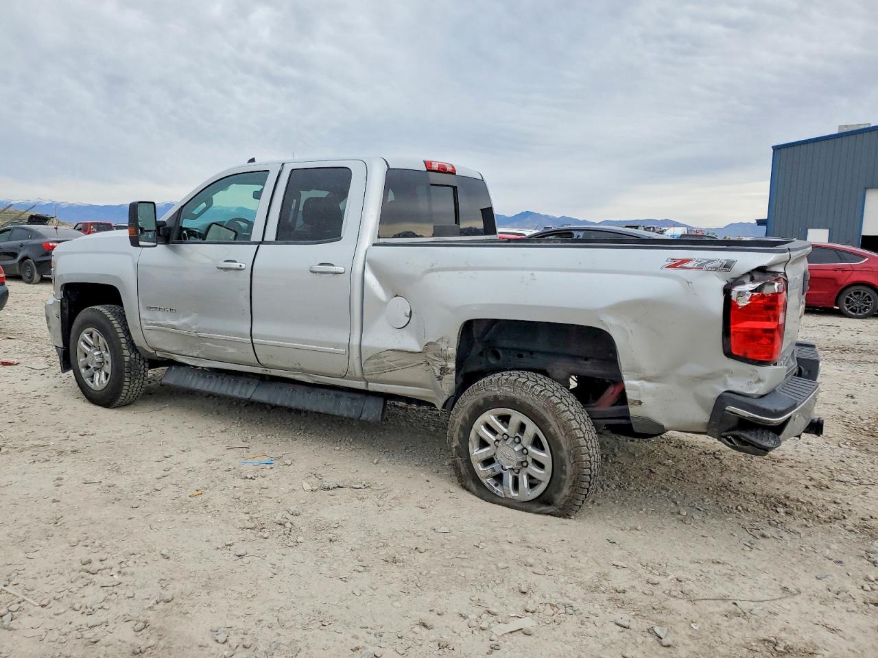 2015 CHEVROLET SILVERADO K2500 HEAVY DUTY LT photo 2