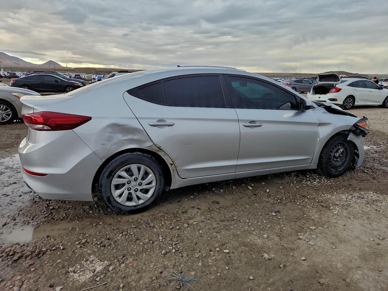 2018 HYUNDAI ELANTRA SE photo 3