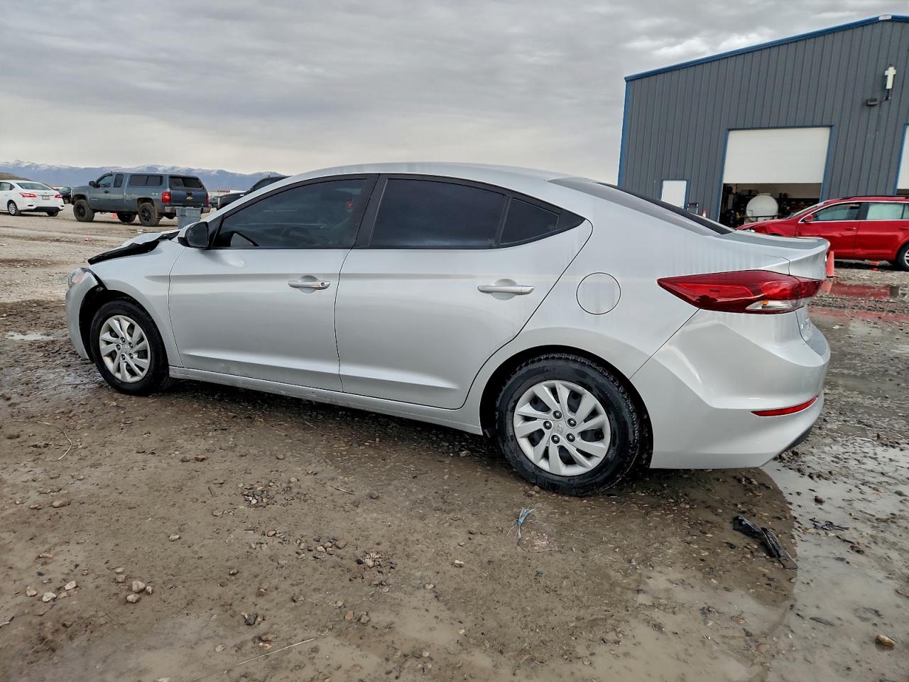 2018 HYUNDAI ELANTRA SE photo 2