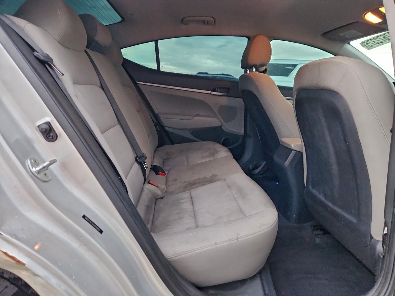 2018 HYUNDAI ELANTRA SE photo 10