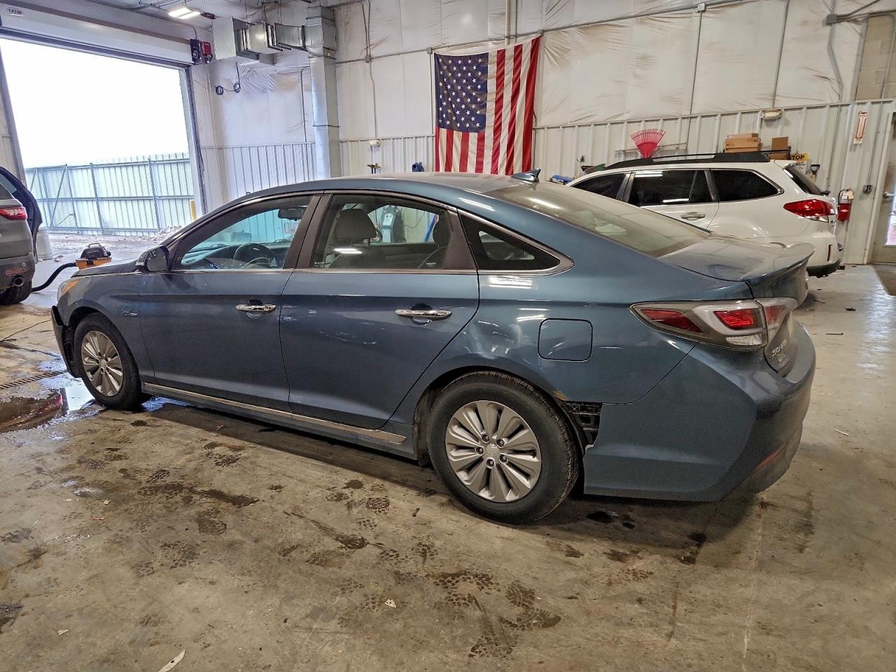 2016 HYUNDAI SONATA HYBRID photo 2